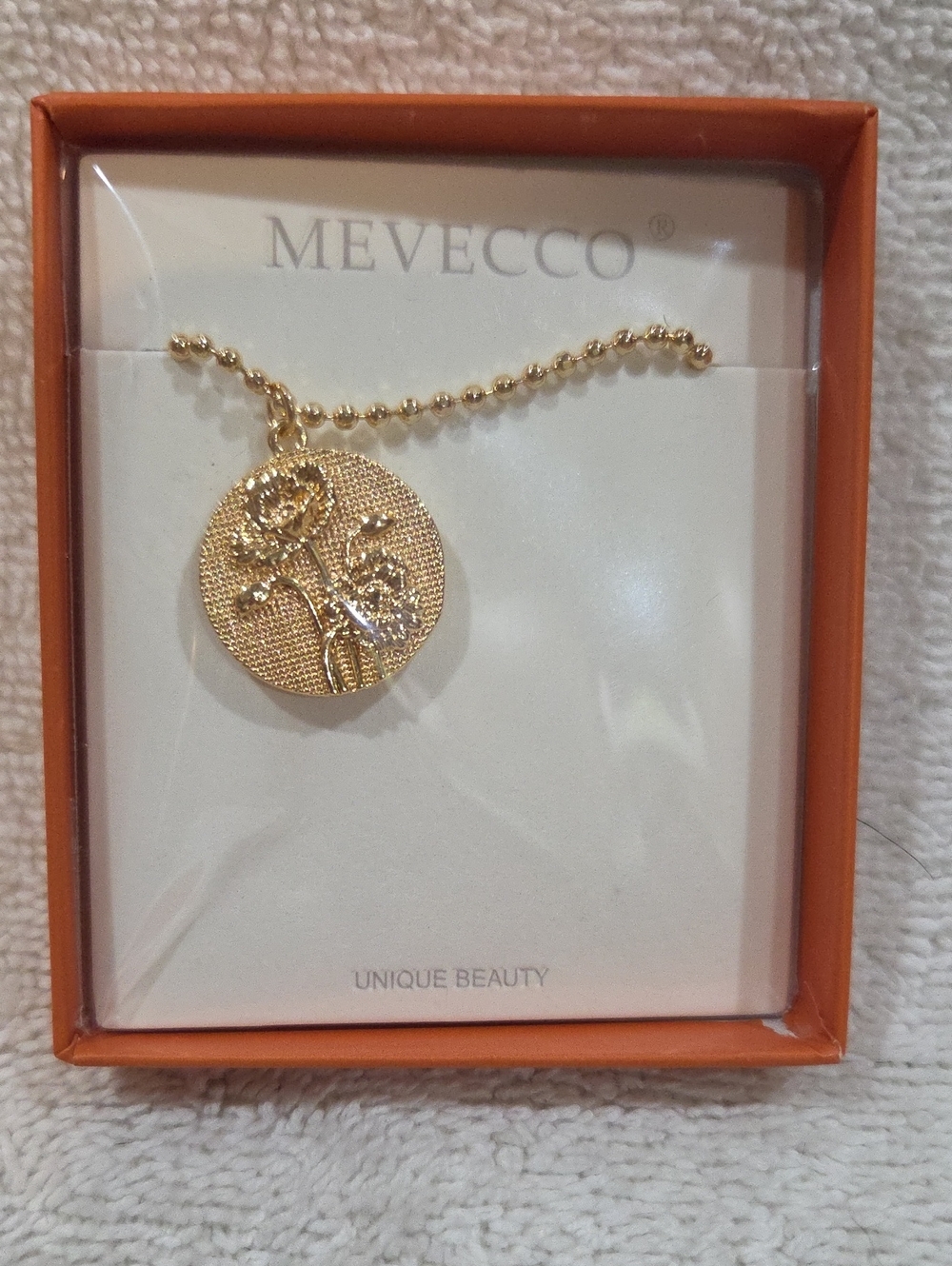 AUGUST BIRTH MONTH FLOWER NECKLACE